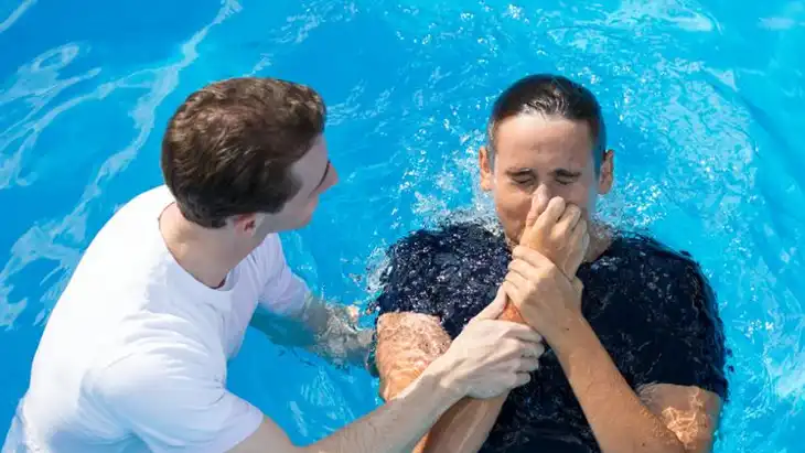 Batismo nas Águas: 8 Apostilas para Baixar em PDF